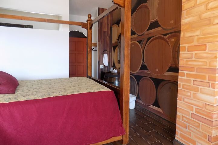 Room 2 of 413