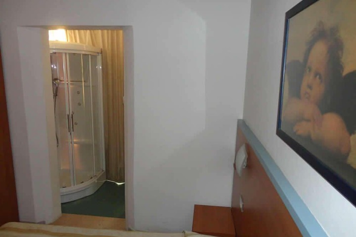 Room 9 of 61