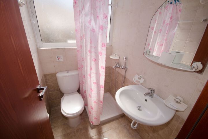 Room 50 of 80