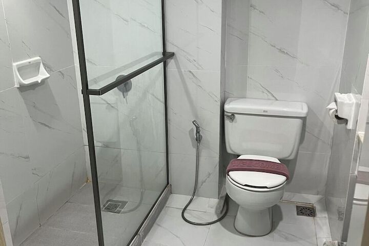 Room 7 of 12
