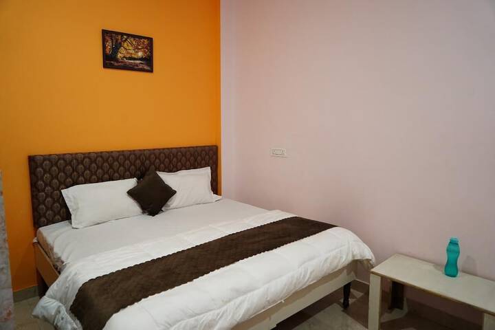 Room 10 of 14