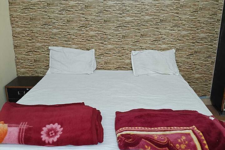 Room 8 of 18