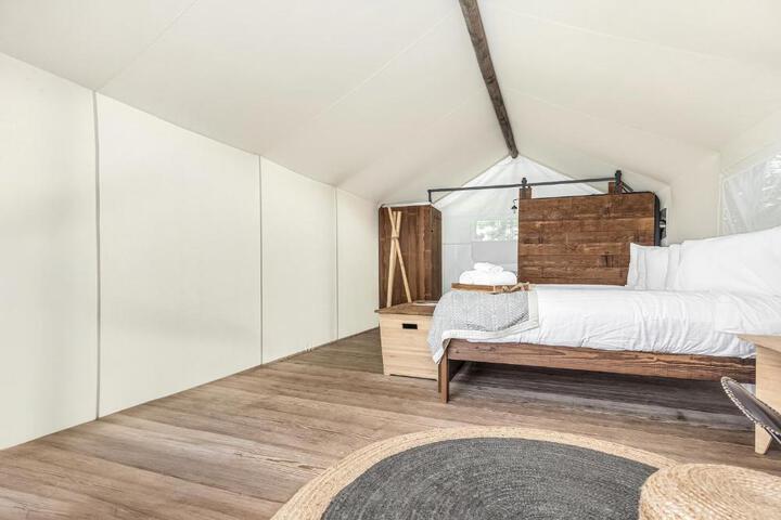 Tent Deluxe King Bed (7 of 19)
