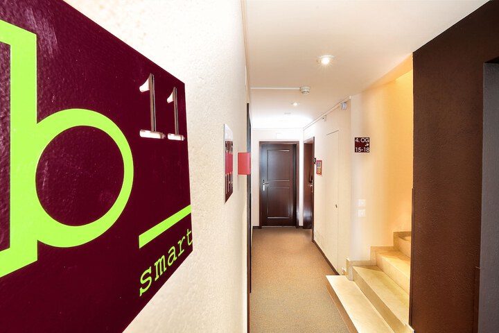 Ballroom/Hall 18 of 20