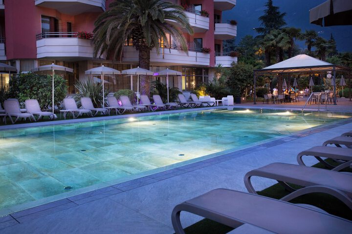 Pool 42 of 82