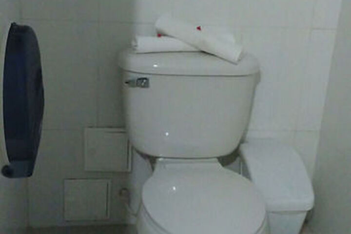 Room 4 of 40