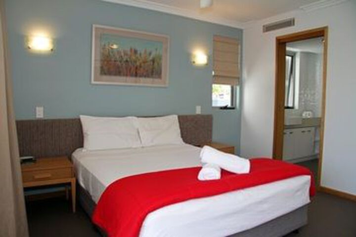 Room 34 of 107
