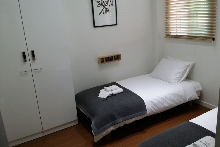 Room 7 of 76