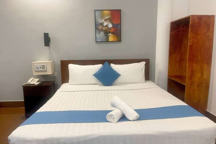 Room 27 of 100