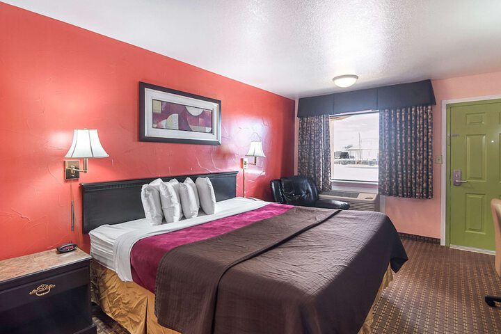 Room 17 of 30