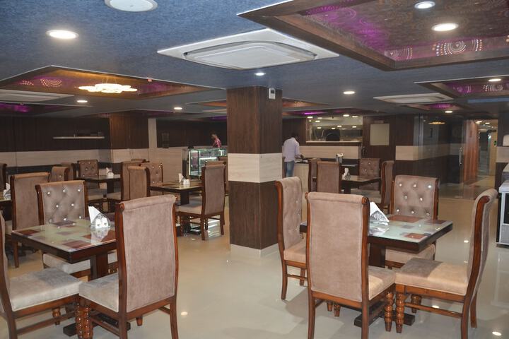 Dining 16 of 22