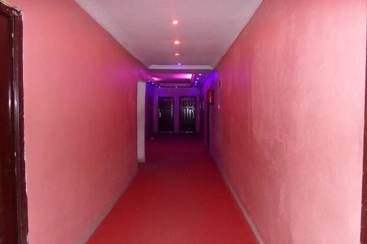 Ballroom/Hall 18 of 19