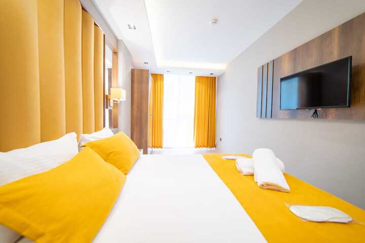 Room 27 of 100