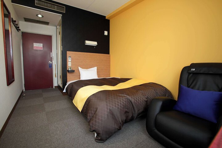 Room 9 of 40