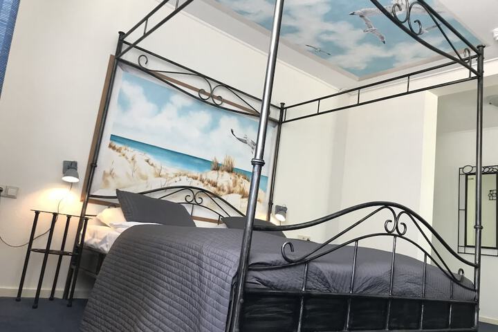 Room 9 of 50