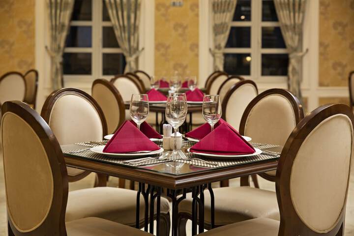 Dining 69 of 82