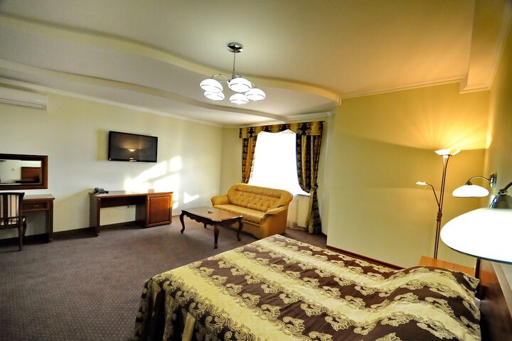Room 16 of 40