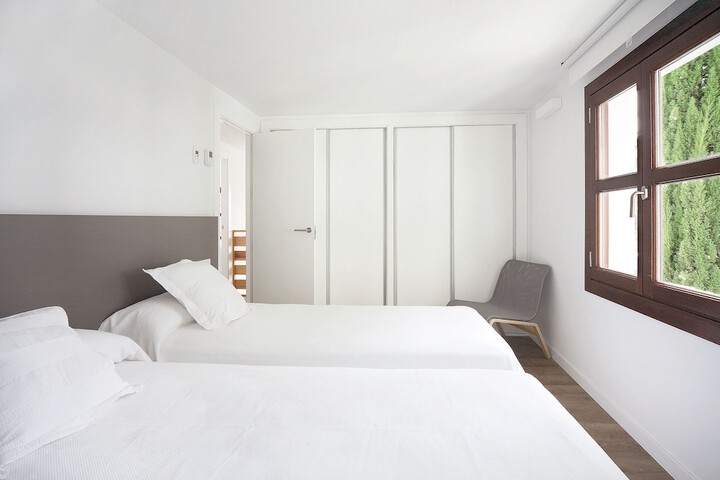 Room 10 of 145