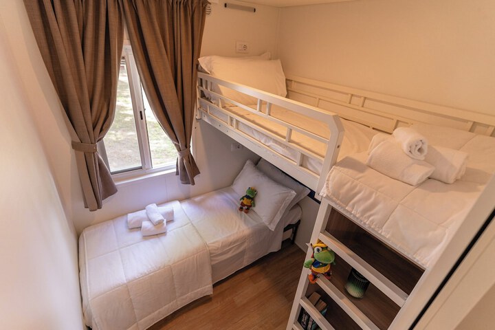Room 3 of 91
