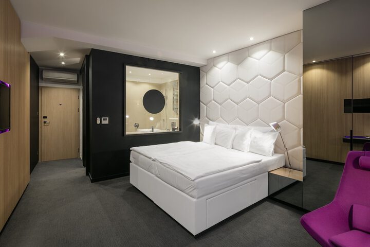 Room 15 of 48