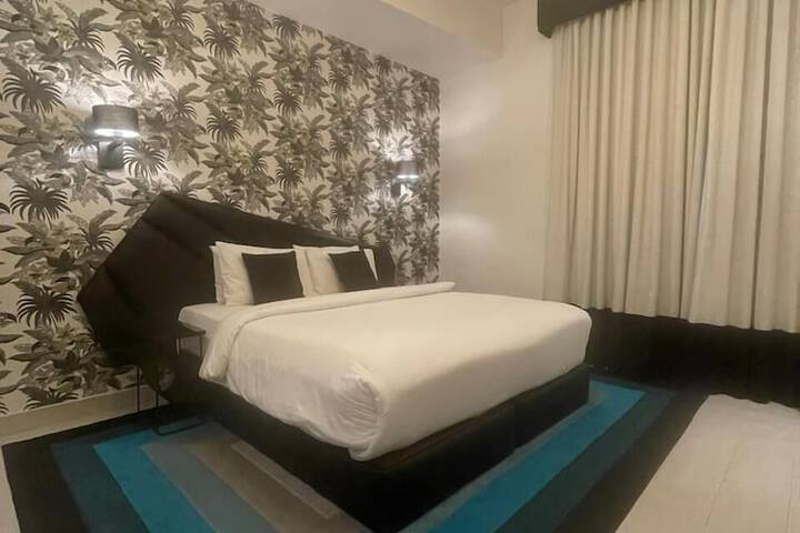 Room 10 of 34