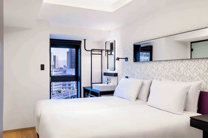 Room 25 of 66