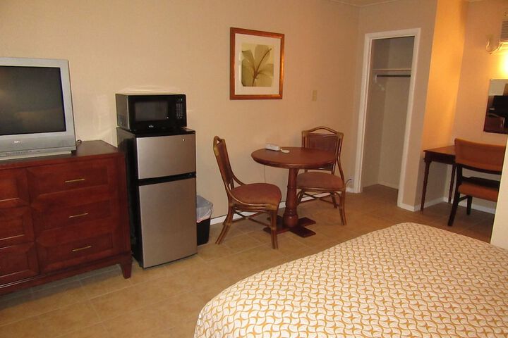 Room 13 of 32