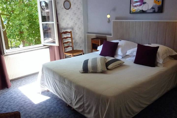 Room 15 of 77