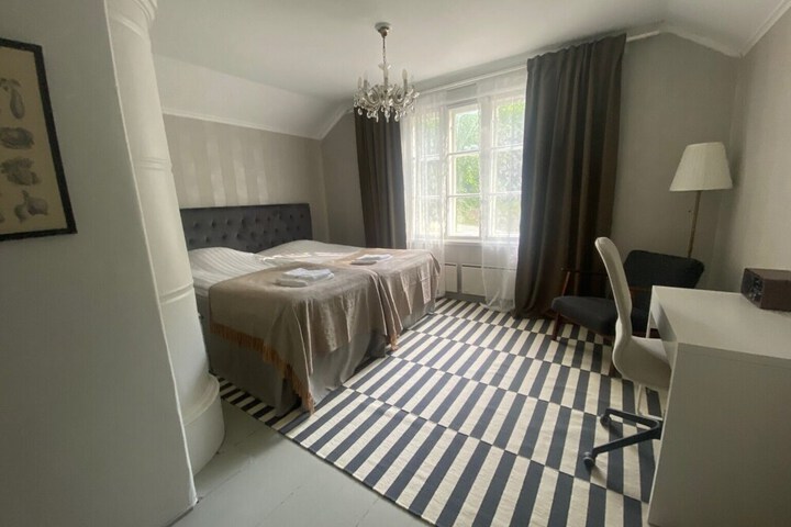 Room 8 of 48