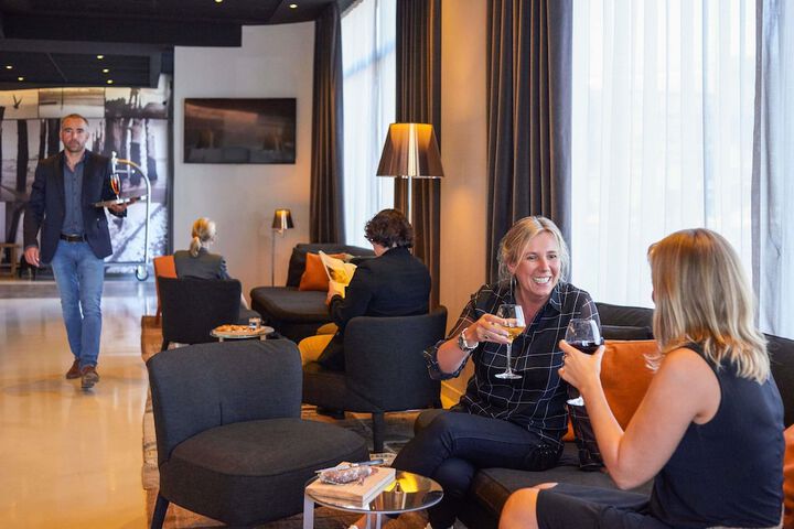 Lounge 85 of 101