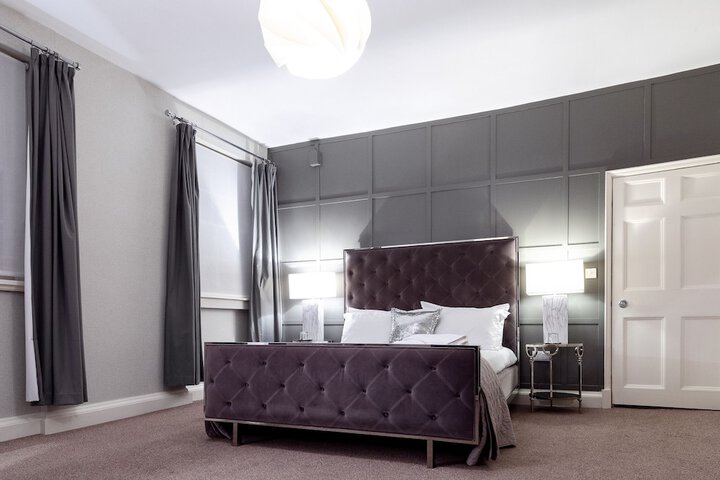Room 2 of 11