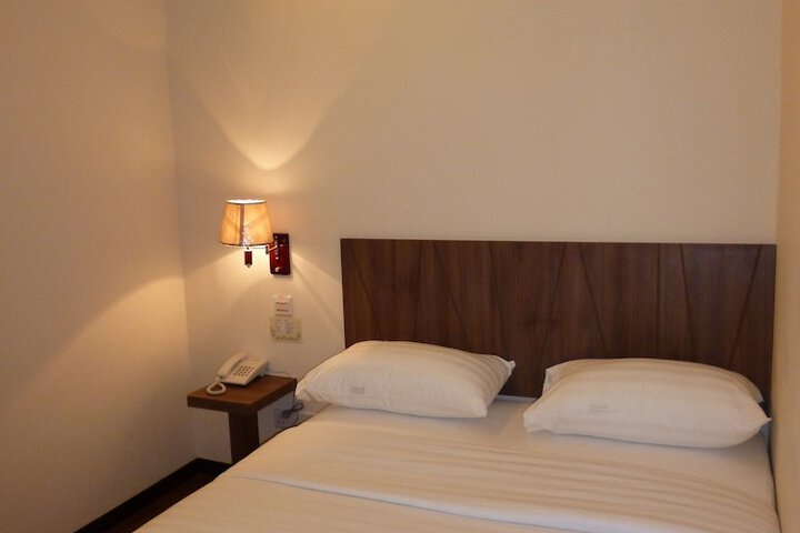 Room 10 of 35