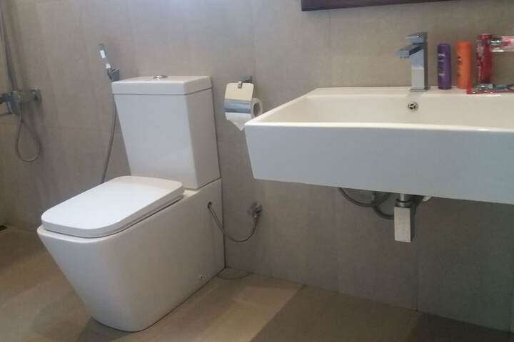Room 13 of 20