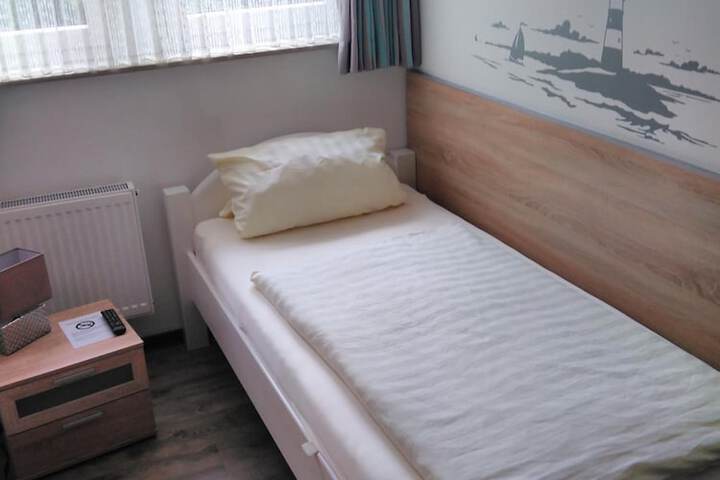 Room 8 of 43