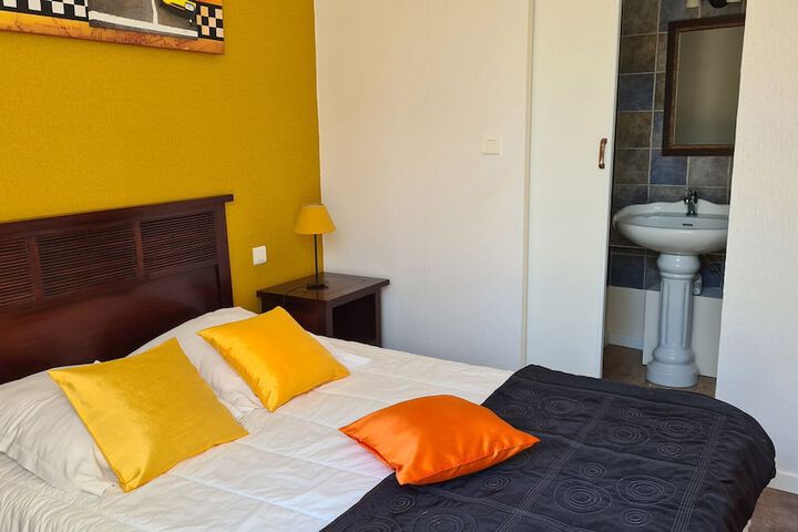 Room 2 of 36