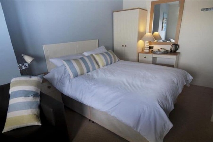 Room 8 of 22