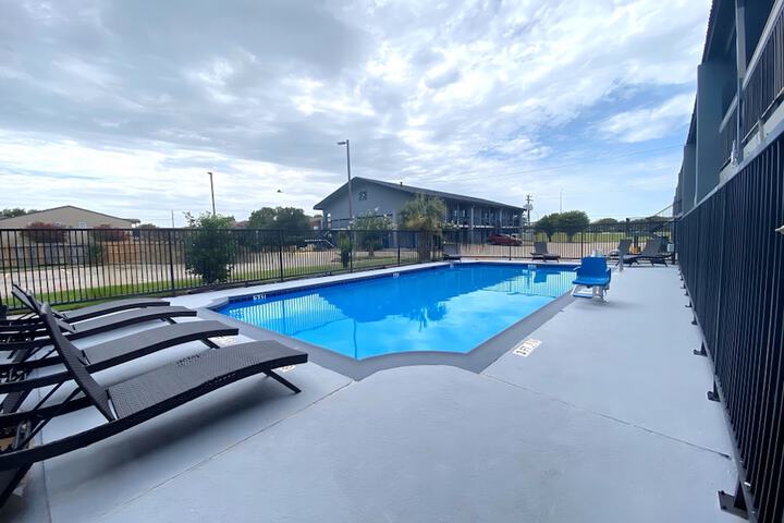 Pool 7 of 7