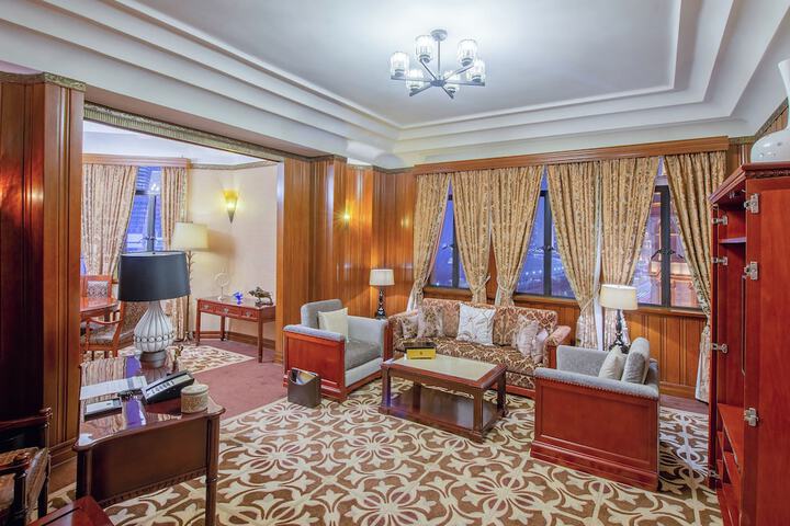 Room 65 of 182