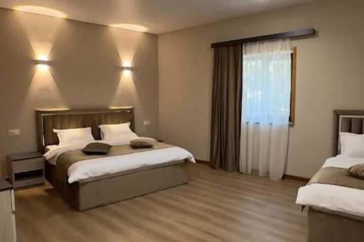 Room 3 of 43