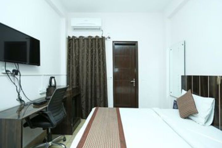 Room 9 of 25