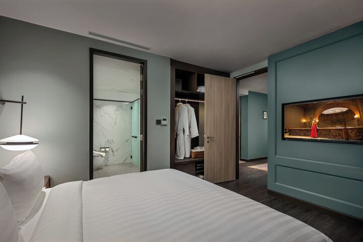 Room 36 of 84
