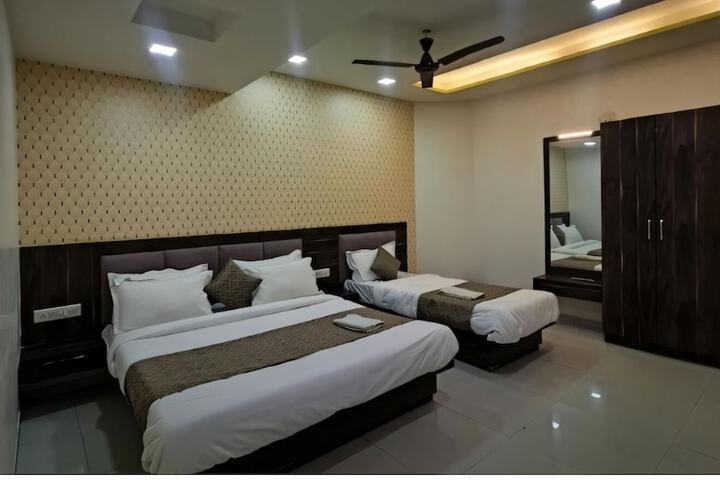 Room 5 of 6