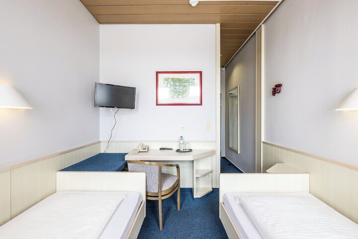 Room 48 of 103