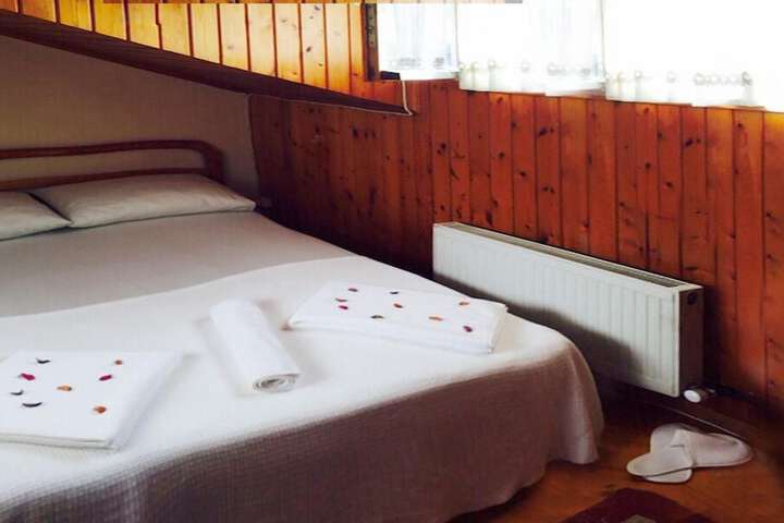 Room 4 of 13