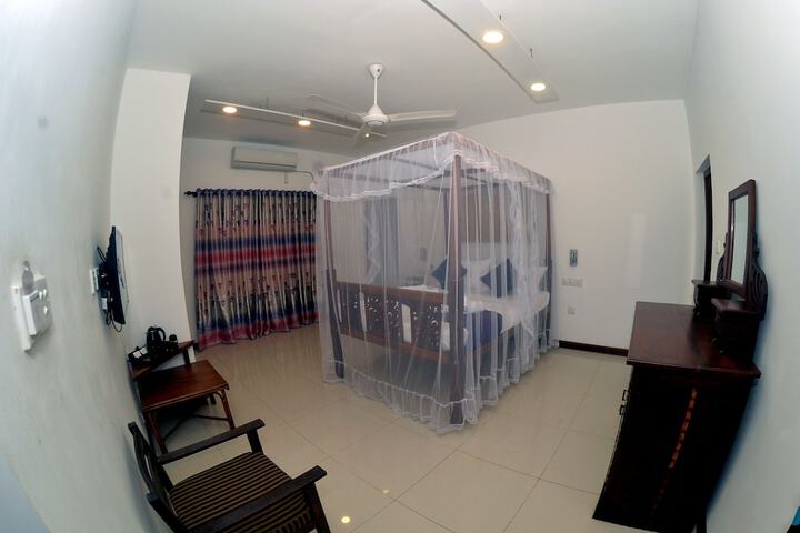 Room 3 of 10