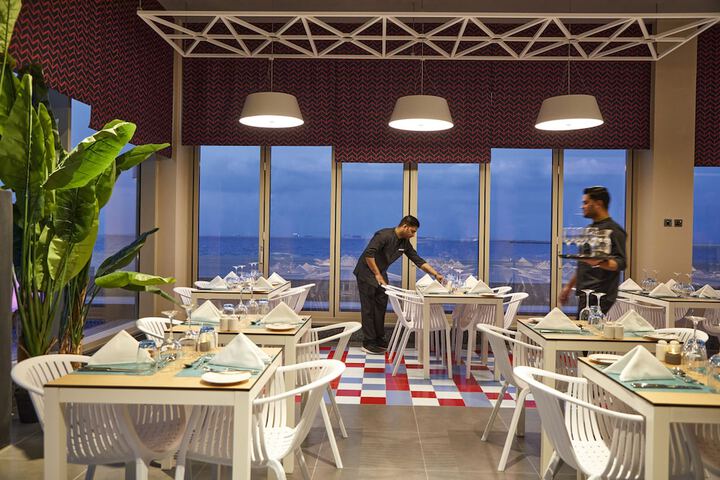 Dining 47 of 77