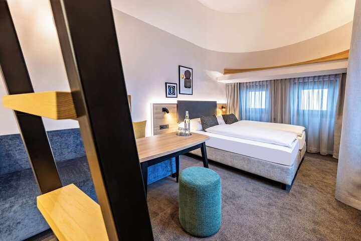 Room 40 of 83