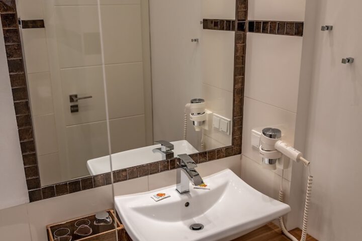 Room 203 of 239