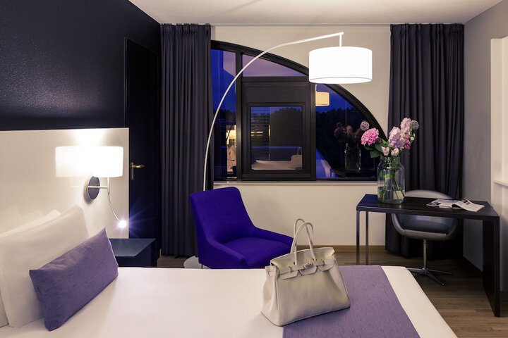 Room 4 of 44