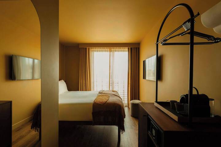 Room 13 of 128